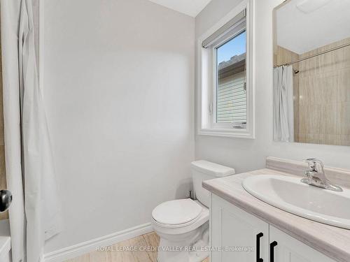 104 Sass Cres, Brant, ON - Indoor Photo Showing Bathroom