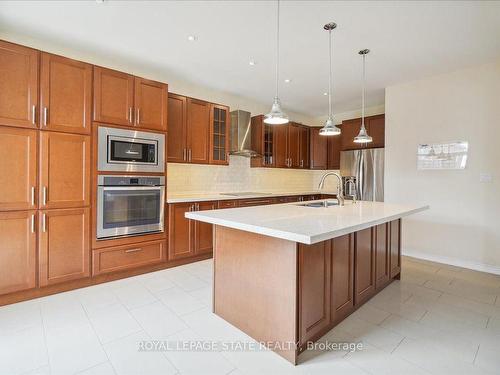 232 Raymond Rd, Hamilton, ON - Indoor Photo Showing Kitchen With Upgraded Kitchen