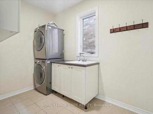 232 Raymond Rd, Hamilton, ON - Indoor Photo Showing Laundry Room