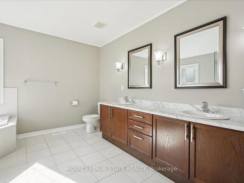 232 Raymond Rd, Hamilton, ON - Indoor Photo Showing Bathroom