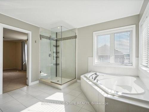 232 Raymond Rd, Hamilton, ON - Indoor Photo Showing Bathroom