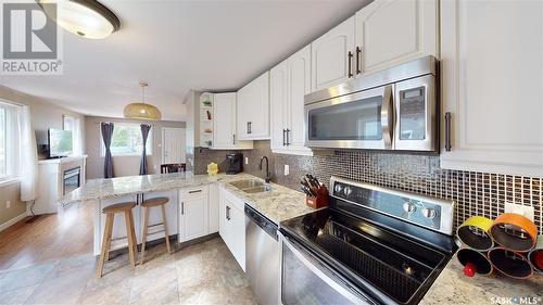 1253 Forget Street, Regina, SK - Indoor Photo Showing Kitchen With Double Sink With Upgraded Kitchen