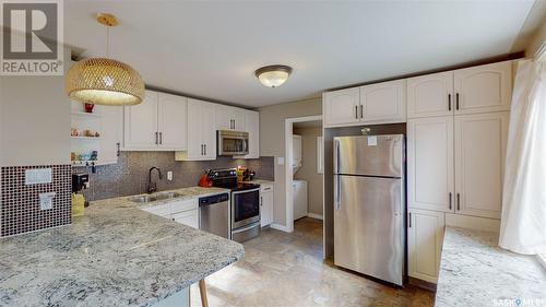 1253 Forget Street, Regina, SK - Indoor Photo Showing Kitchen