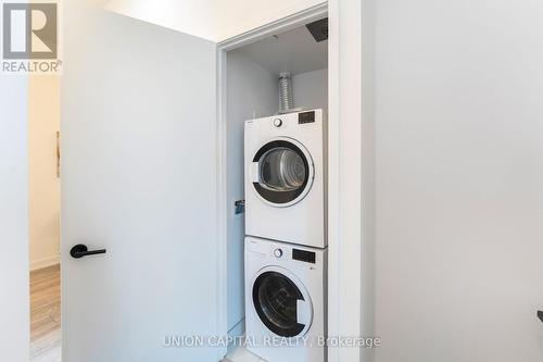 301 - 108 Peter Street, Toronto, ON - Indoor Photo Showing Laundry Room