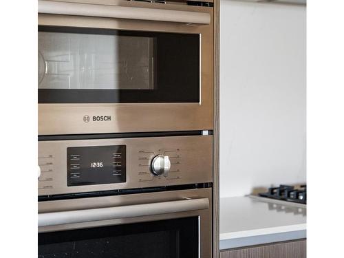 1012-2000 Hannington Rd, Langford, BC - Indoor Photo Showing Kitchen