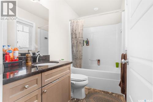 4 115 Veltkamp Crescent, Saskatoon, SK - Indoor Photo Showing Bathroom