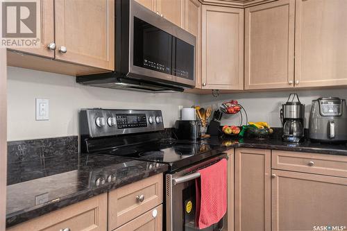 4 115 Veltkamp Crescent, Saskatoon, SK - Indoor Photo Showing Kitchen