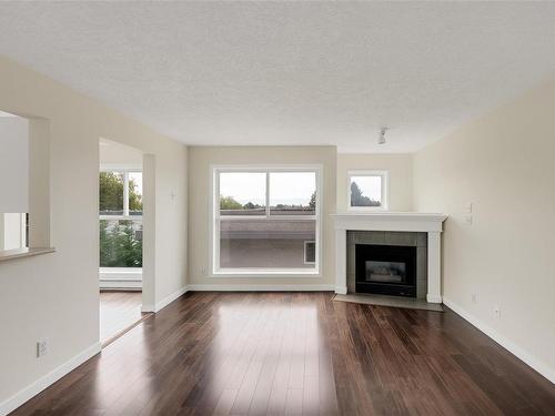 404-445 Cook St, Victoria, BC - Indoor Photo Showing Living Room With Fireplace