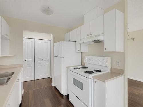 404-445 Cook St, Victoria, BC - Indoor Photo Showing Kitchen With Double Sink