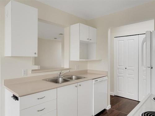 404-445 Cook St, Victoria, BC - Indoor Photo Showing Kitchen With Double Sink