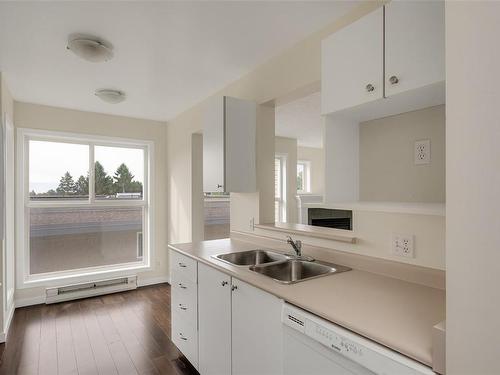 404-445 Cook St, Victoria, BC - Indoor Photo Showing Kitchen With Double Sink