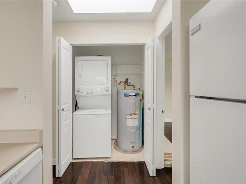 404-445 Cook St, Victoria, BC - Indoor Photo Showing Laundry Room