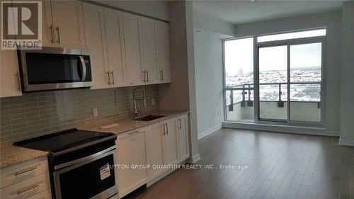 1903 - 4085 Parkside Village Drive, Mississauga, ON - Indoor Photo Showing Kitchen