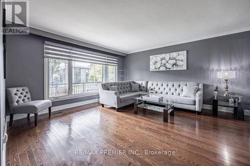 32 Lorene Drive, Toronto, ON - Indoor Photo Showing Living Room