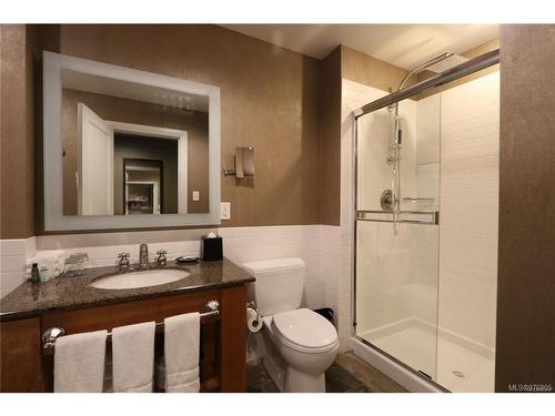 343C-1999 Country Club Way, Langford, BC - Indoor Photo Showing Bathroom