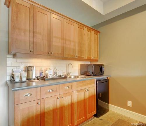 343C-1999 Country Club Way, Langford, BC - Indoor Photo Showing Kitchen