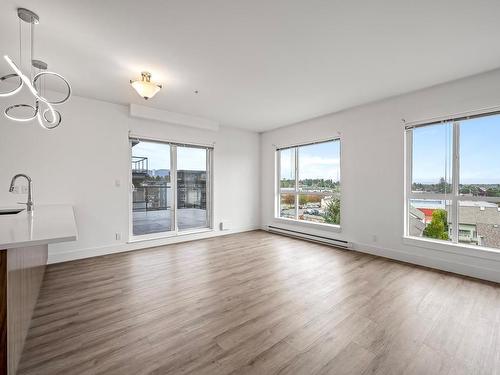 Ph11-3070 Kilpatrick Ave, Courtenay, BC - Indoor Photo Showing Living Room