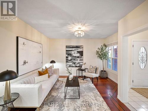 78 Leeward Drive, Brampton, ON - Indoor Photo Showing Living Room