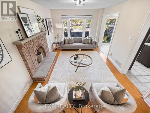 78 Leeward Drive, Brampton, ON - Indoor Photo Showing Living Room