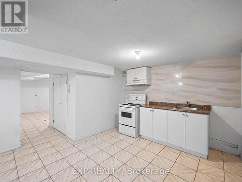 78 Leeward Drive, Brampton, ON - Indoor Photo Showing Kitchen