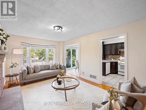 78 Leeward Drive, Brampton, ON - Indoor Photo Showing Living Room