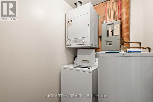 209 Sarah Court, Shelburne, ON - Indoor Photo Showing Laundry Room