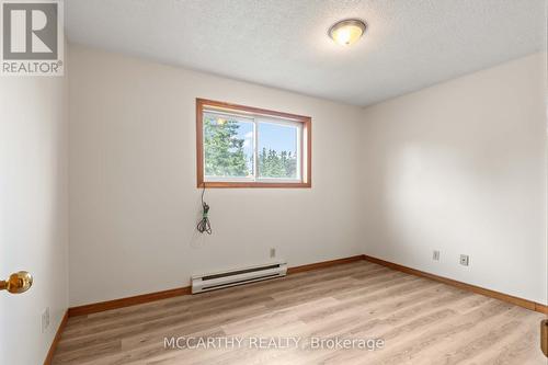 209 Sarah Court, Shelburne, ON - Indoor Photo Showing Other Room