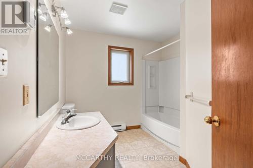 209 Sarah Court, Shelburne, ON - Indoor Photo Showing Bathroom