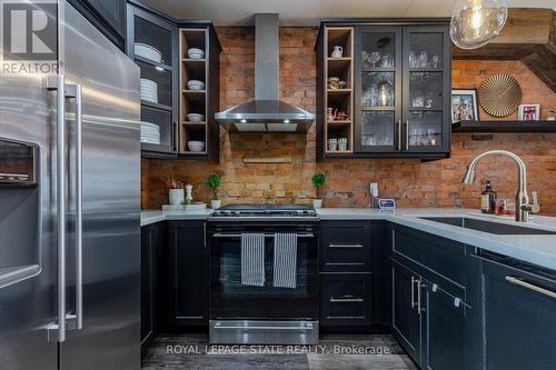 155 Catharine Street S, Hamilton, ON - Indoor Photo Showing Kitchen With Upgraded Kitchen