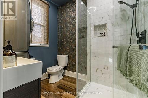 155 Catharine Street S, Hamilton, ON - Indoor Photo Showing Bathroom