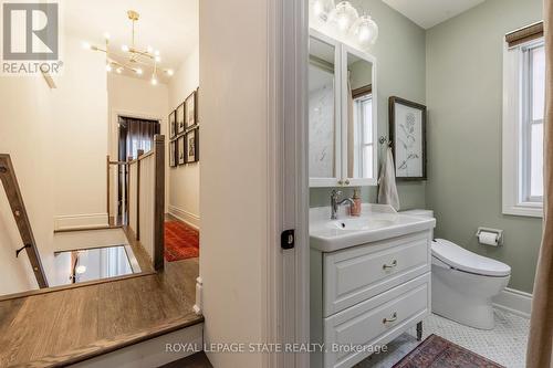 155 Catharine Street S, Hamilton, ON - Indoor Photo Showing Bathroom