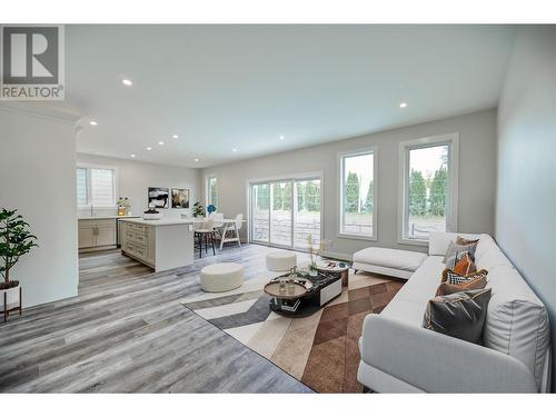 7 Wood Duck Way, Osoyoos, BC - Indoor Photo Showing Living Room