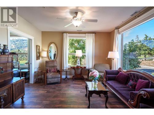 9100 Mackie Drive Unit# 101, Coldstream, BC - Indoor Photo Showing Living Room