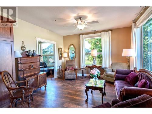 9100 Mackie Drive Unit# 101, Coldstream, BC - Indoor Photo Showing Living Room