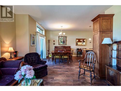 9100 Mackie Drive Unit# 101, Coldstream, BC - Indoor Photo Showing Living Room