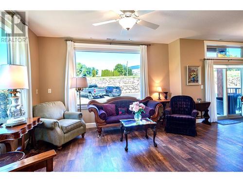 9100 Mackie Drive Unit# 101, Coldstream, BC - Indoor Photo Showing Living Room