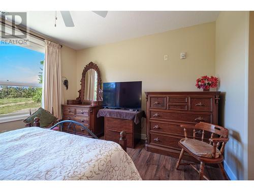 9100 Mackie Drive Unit# 101, Coldstream, BC - Indoor Photo Showing Bedroom