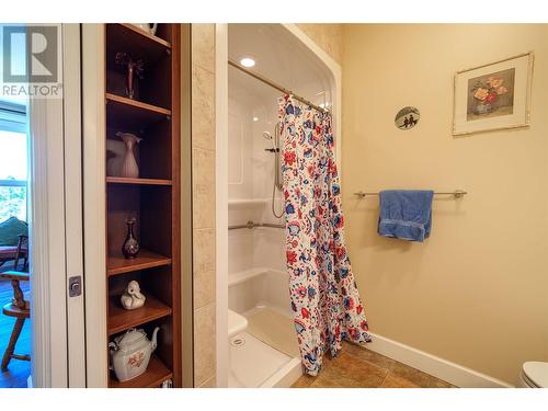 9100 Mackie Drive Unit# 101, Coldstream, BC - Indoor Photo Showing Bathroom