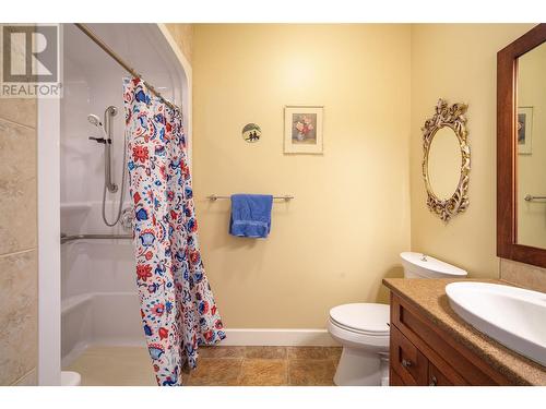 9100 Mackie Drive Unit# 101, Coldstream, BC - Indoor Photo Showing Bathroom