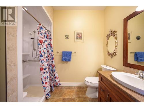 9100 Mackie Drive Unit# 101, Coldstream, BC - Indoor Photo Showing Bathroom