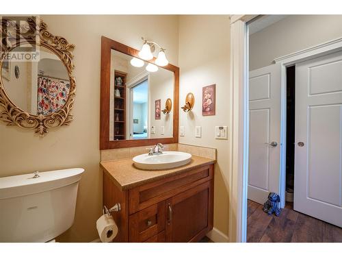 9100 Mackie Drive Unit# 101, Coldstream, BC - Indoor Photo Showing Bathroom