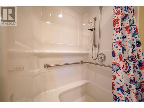 9100 Mackie Drive Unit# 101, Coldstream, BC - Indoor Photo Showing Bathroom