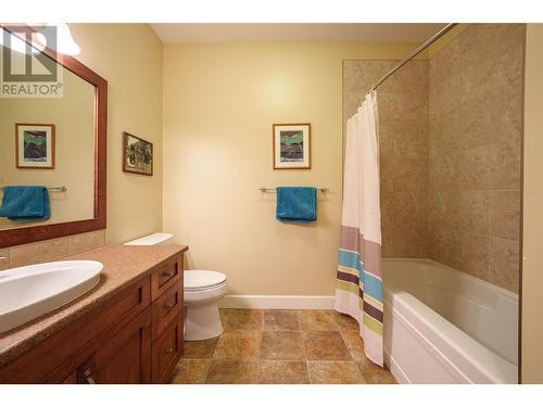 9100 Mackie Drive Unit# 101, Coldstream, BC - Indoor Photo Showing Bathroom