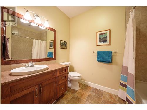 9100 Mackie Drive Unit# 101, Coldstream, BC - Indoor Photo Showing Bathroom