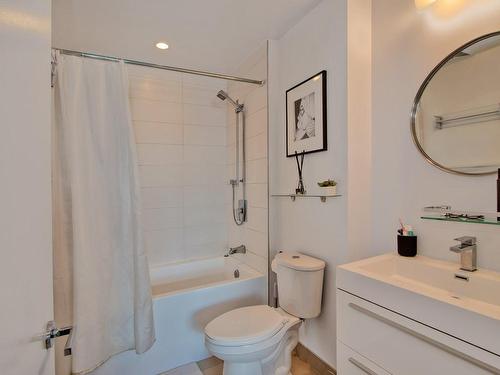 Ensuite bathroom - 2303-405 Rue De La Concorde, Montréal (Ville-Marie), QC 