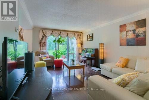 110 - 115 Scenic Mill Way N, Toronto, ON - Indoor Photo Showing Living Room