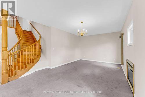 18 Queensborough Court, Richmond Hill, ON - Indoor Photo Showing Other Room