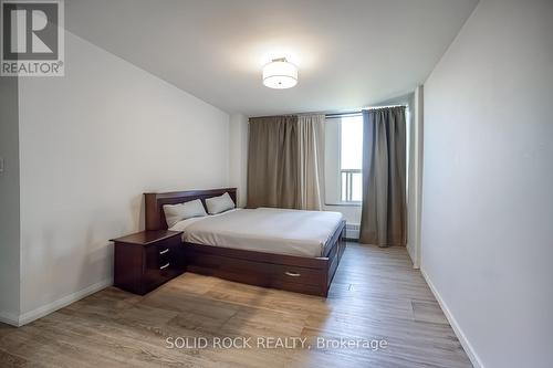 1006 - 60 Pavane Linkway Way, Toronto, ON - Indoor Photo Showing Bedroom