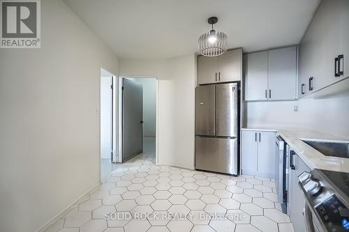 1006 - 60 Pavane Linkway Way, Toronto, ON - Indoor Photo Showing Kitchen