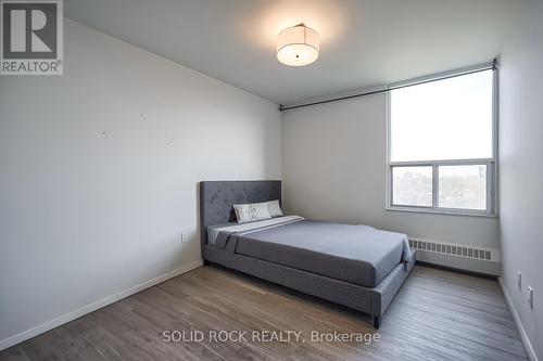 1006 - 60 Pavane Linkway Way, Toronto, ON - Indoor Photo Showing Bedroom